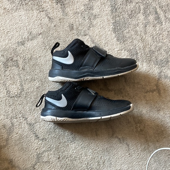 Nike black runners - Picture 4 of 7